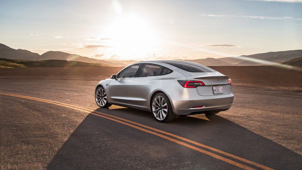 特斯拉Model 3官图公布: 配15英寸大号iPad-茉苛云生活